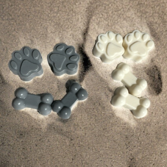 Hand Crafted Soap - Paws 🐾 Charcoal Eucalyptus - Picture 4 of 4